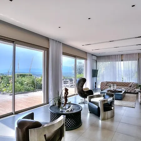 Beautiful With 5 Bedrooms Casa vacanze *