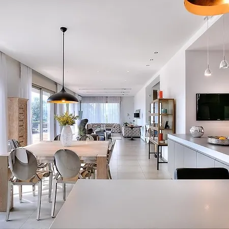 Beautiful With 5 Bedrooms 度假居