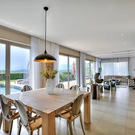 Beautiful With 5 Bedrooms Casa de Férias