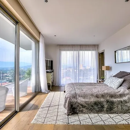Beautiful With 5 Bedrooms Binissafuller